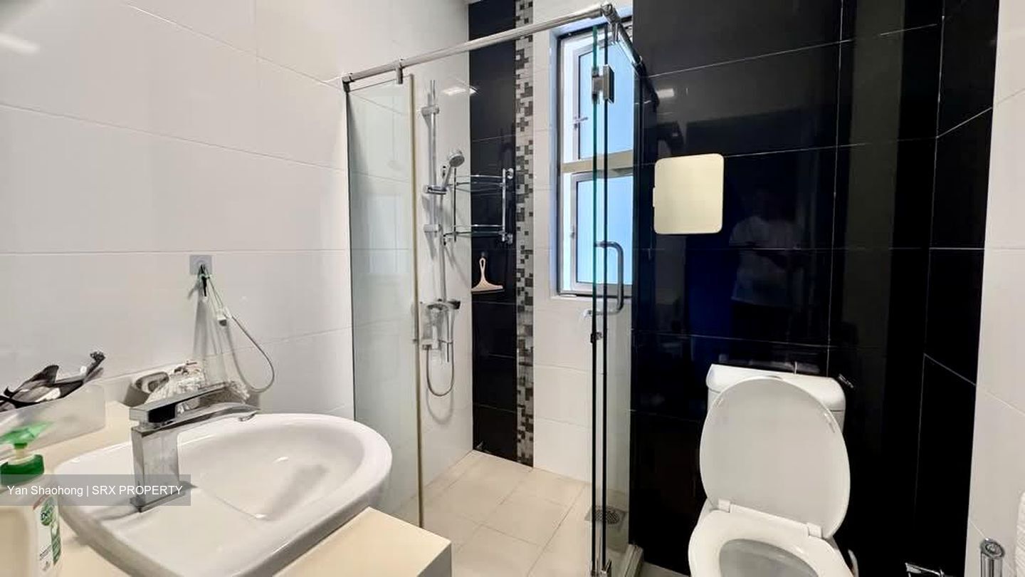 Lakepoint Condominium (D22), Condominium #573529691